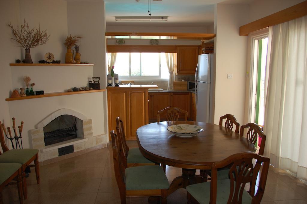 Villa Chrysanthia Polis Szoba fotó